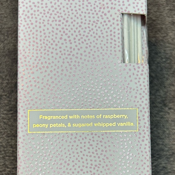 Aeropostale Raspberry Whipped Cream Reed Diffuser, New 4.0 oz. - Picture 5 of 5